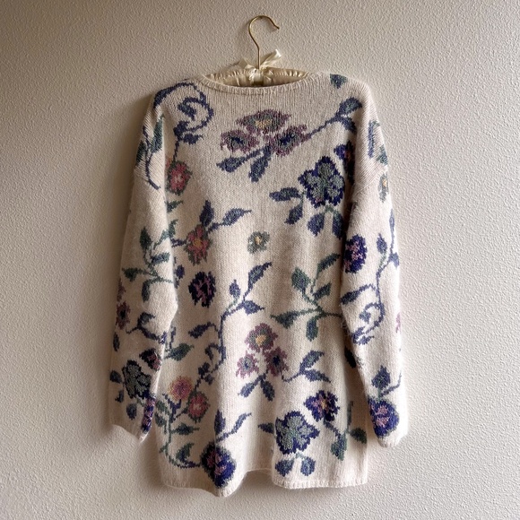 Vintage 1980s White Silk Sweater With Purple Florals (L/XL) - Picture 10 of 12